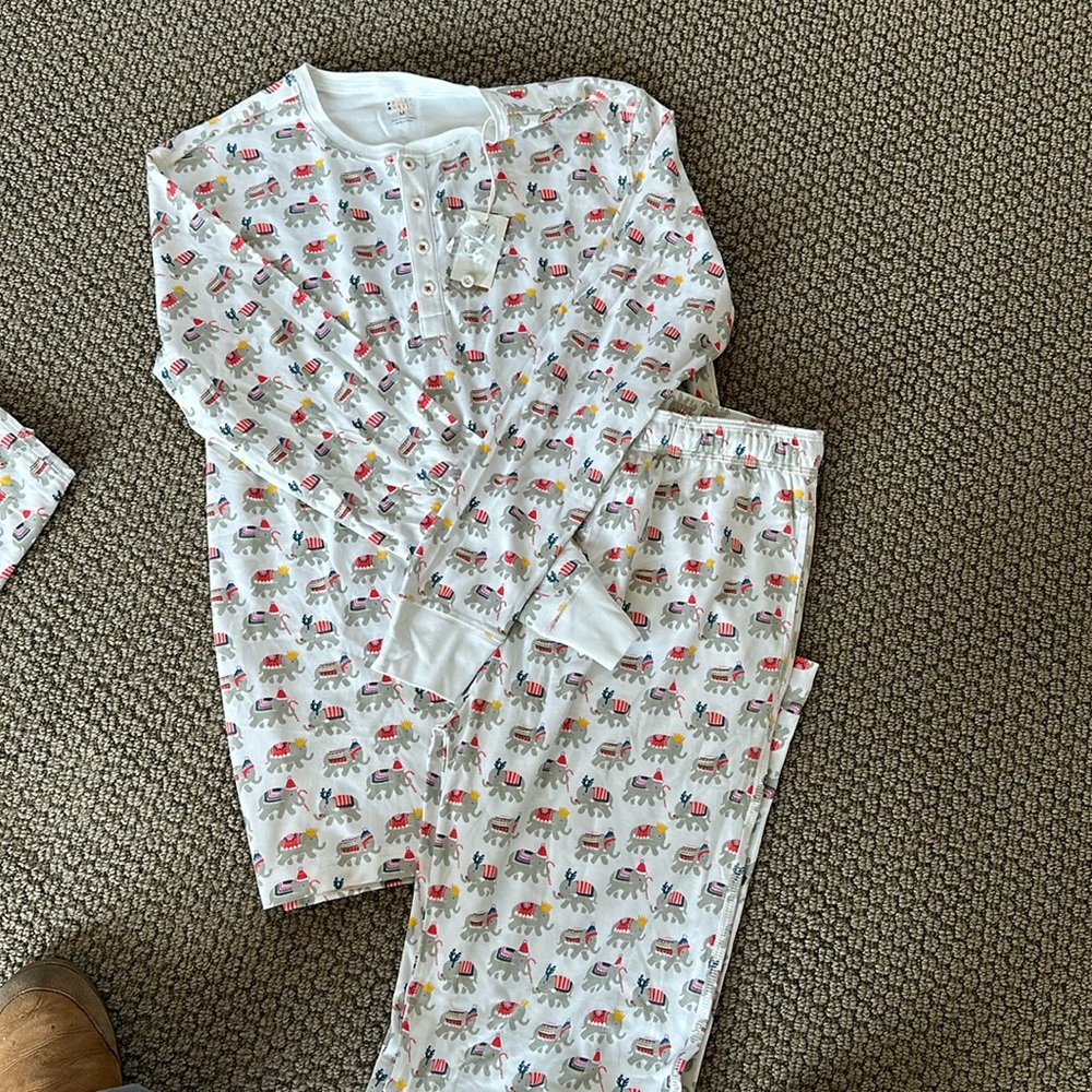 Roller Rabbit Hathi Christmas pajamas NWT